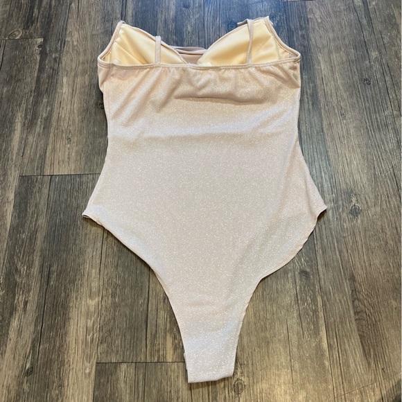 Studio 1011 Women’s Low Cut Cowl Neck Sleeveless Cream Glitter Padded Bodysuit M - Picture 11 of 11